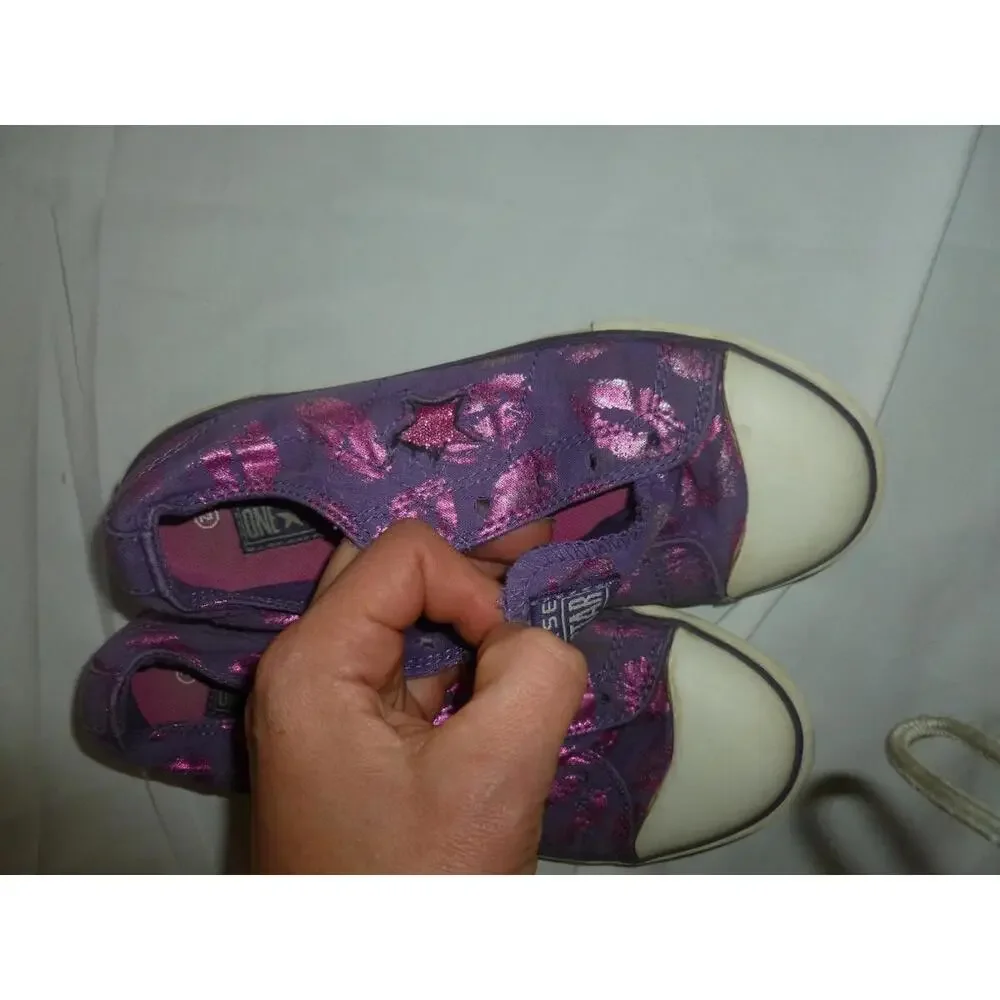 CONVERSE All Star‎ Kisses Lipstick Low-Top Canvas Sneaker sz 2 KIDS